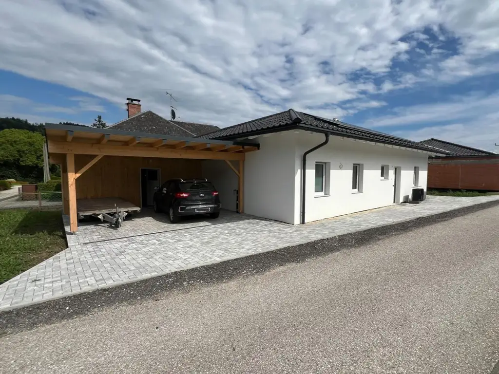 SOFORT VERFÜGBAR! Neubau Bungalow mit XL-Terrasse, Erstbezug, Photovoltaikanlage & Doppelcarport in Ampflwang am Hausruck