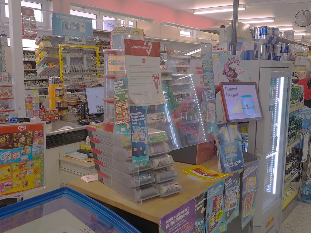 GESCHÄFTSLOKAL MIT VIELEN NUTZUNGSMÖGLICHKEITEN IN ZENTRALER LAGE