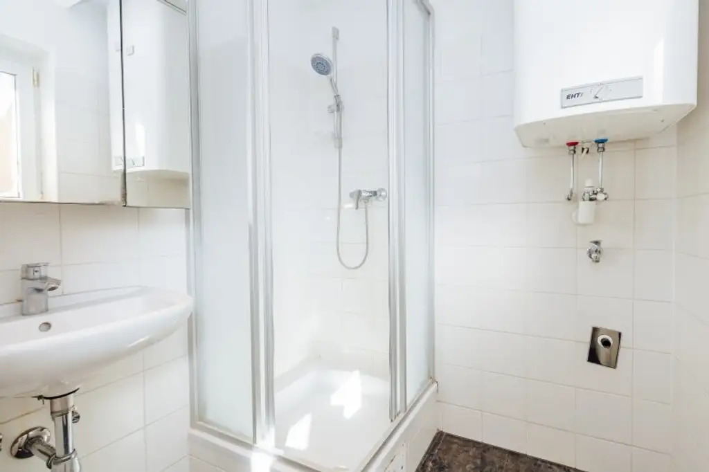 PROVISIONSFREI I RENOVIERT I ELEGANTE DUSCHE I EXKLUSIVE EINBAUKÜCHE I NÄHE ZUM BAHNHOF I TIERFREUNDLICH I ZEITGEMÄSS WOHNEN I OPTIMALE RAUMAUFTEILUNG I PROJEKT WOHNEN I