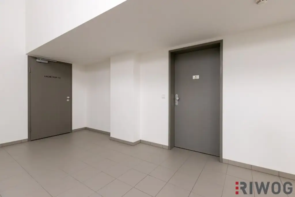 ERSTBEZUG nach Sanierung | Komplett hofseitiges Loft mit Balkon | Raumhöhe bis zu ca. 4,95 m | Büro/Praxis Nutzung und Kurzzeitvermietung möglich