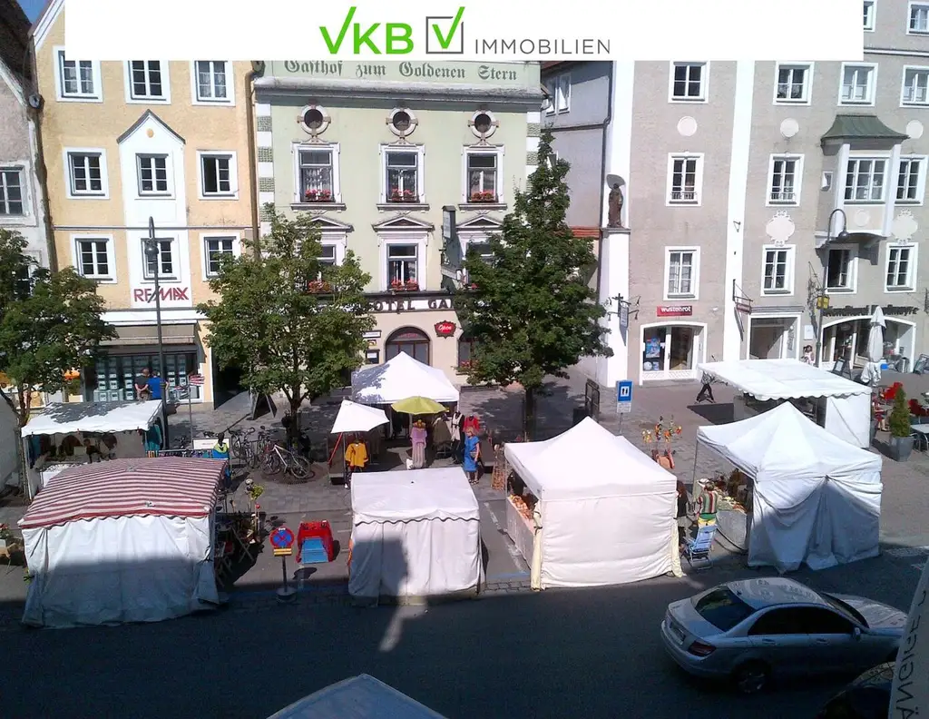 Braunau/Inn: Altbau-Mietwohnung in Braunau, direkt am Stadtplatz - auch als Büro nutzbar !