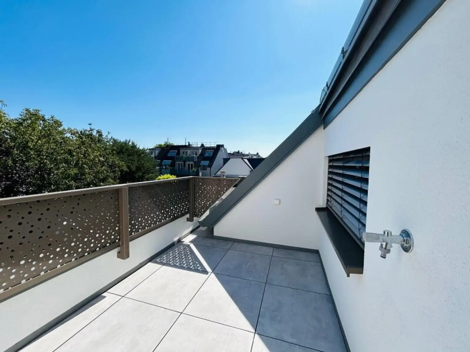 PROVISIONSFREI! Traumhafte Wohnung im DG - 2 Terrassen - Fitnessraum - PKW Stellplatz - Erstbezug nähe Donau