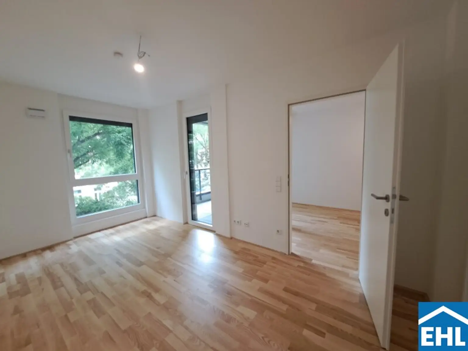 Gemütliche 2-Zimmer-Wohnung direkt an der U3!