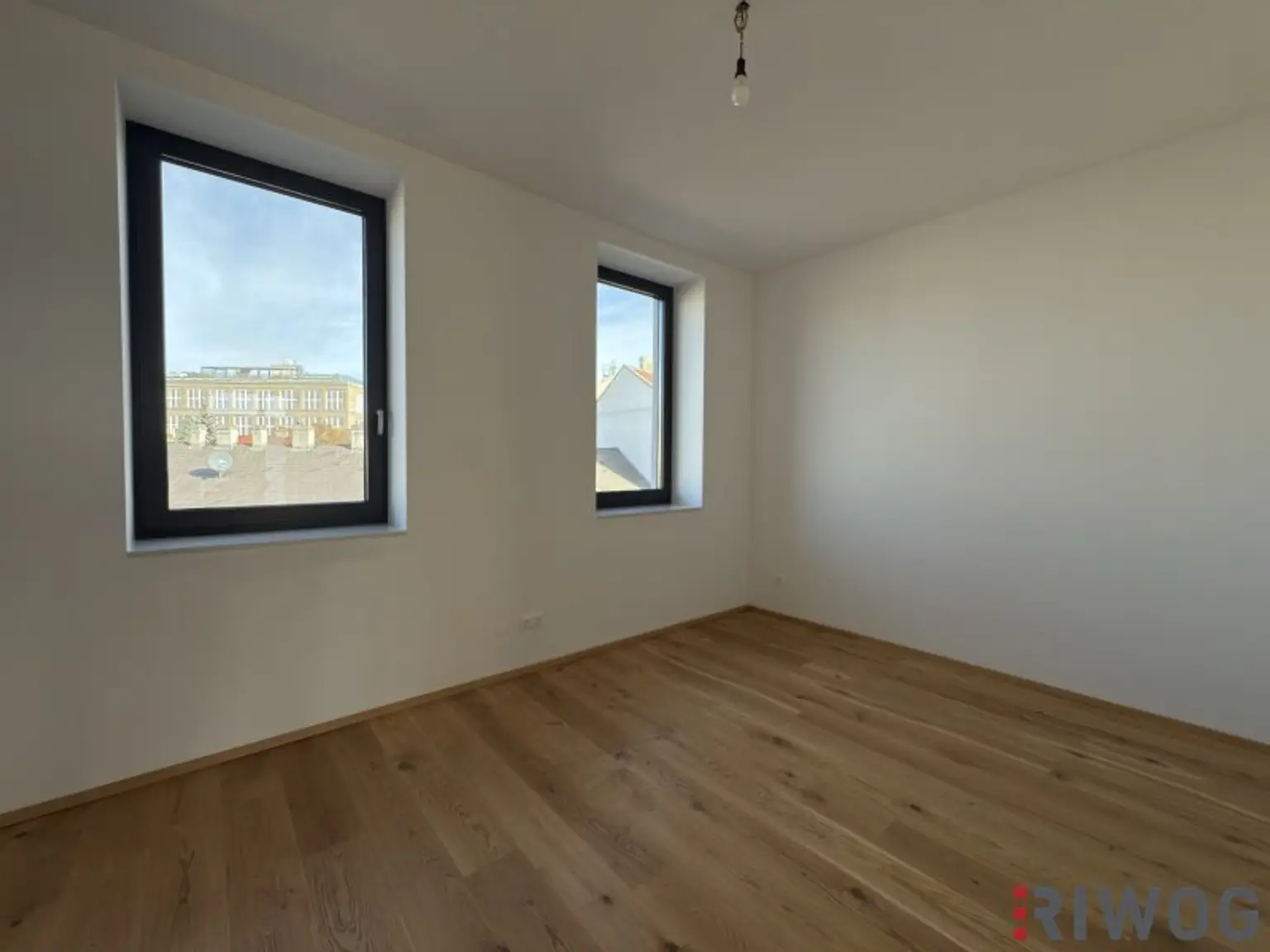 HERBSTAKTION - NEUE PREISE |  3-Zimmer Altbauwohnung mit großzügiger Verglasung und südseitigem Innenhofbalkon  | Fernwärme