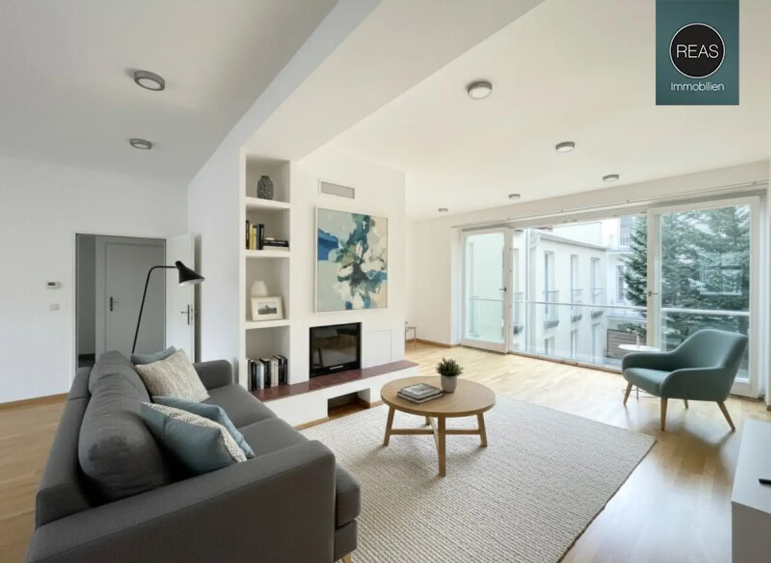 Provisionsfrei: Wunderschönes Apartment mit ruhiger Balkon-Terrasse bei der Orangerie Schönbrunn!