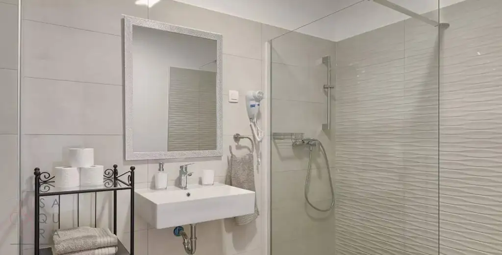 Modernes Anwesen in Pula – Mediterraner Luxus und Investitionschance