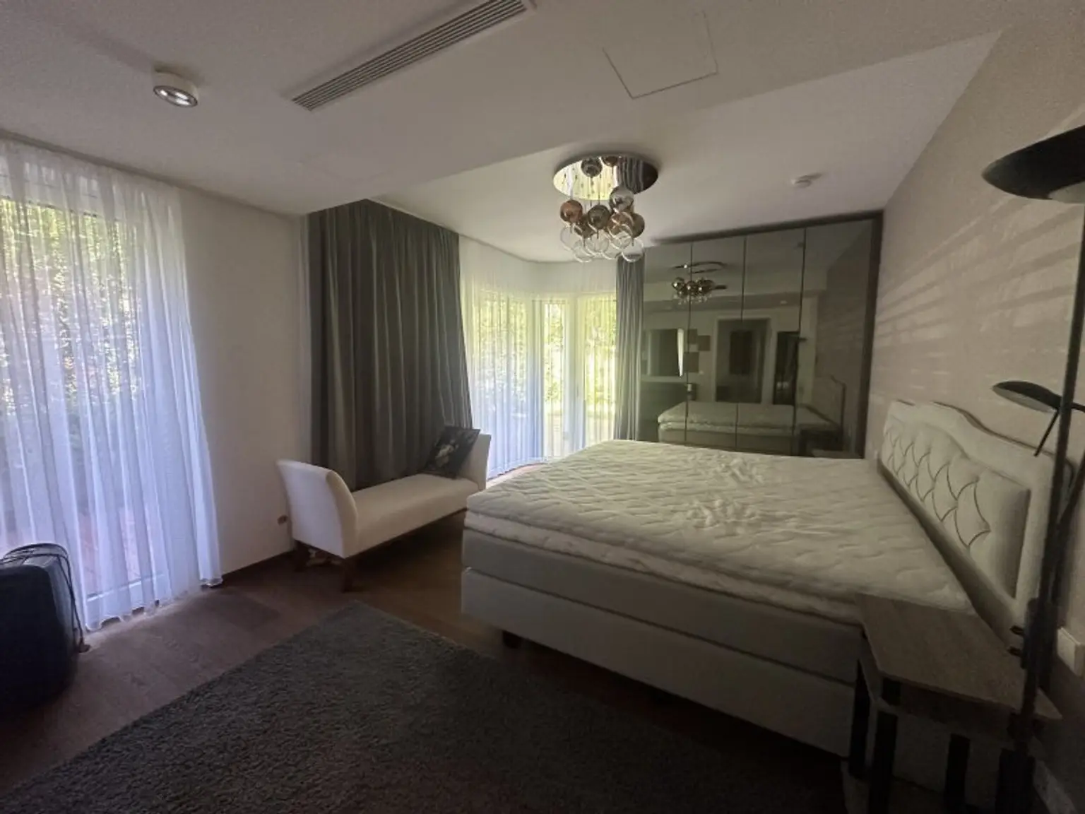 LUXUS GARTENWOHNUNG mit 300 m² Privatgarten im 1190 Wien + Pool und Gym
