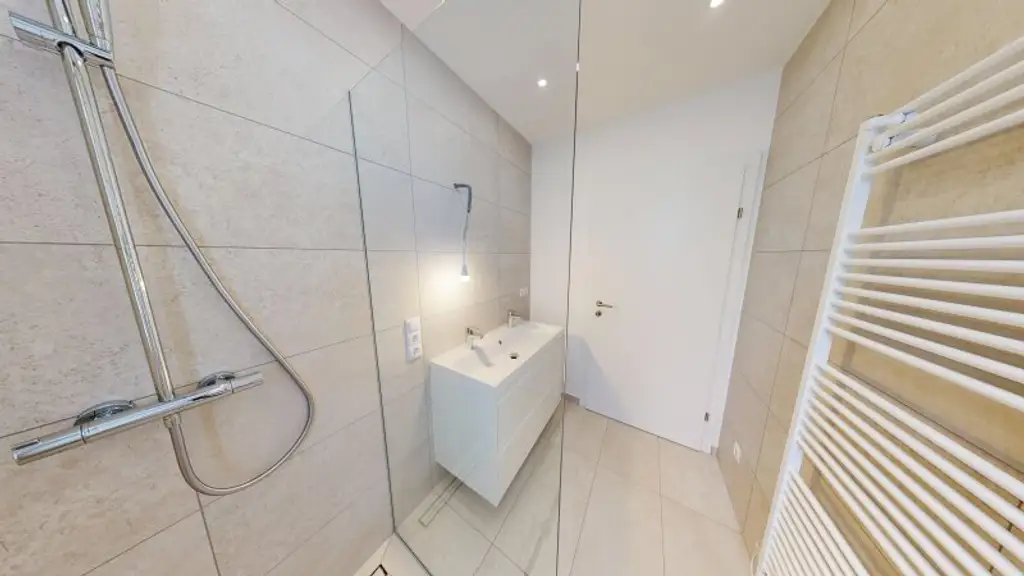 Seltene, hofseitige 3-Zimmer-Wohnung in toller Lage - Erstbezug nach Sanierung