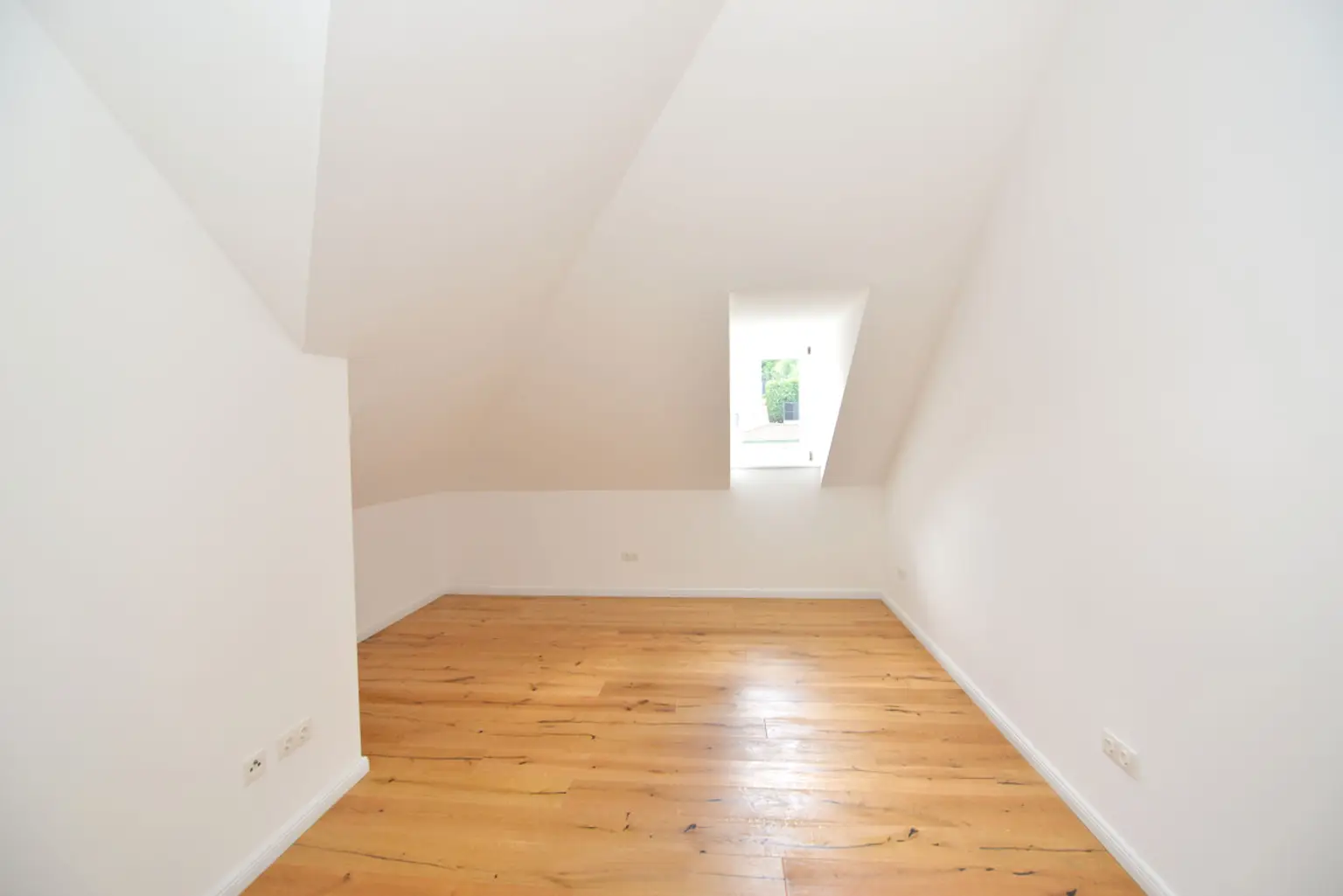 GROßZÜGIGE VILLA IN PURKERSDORF MIT 426 M², SAUNA, POOL, WINTERGARTEN & BESTER ANBINDUNG NACH WIEN