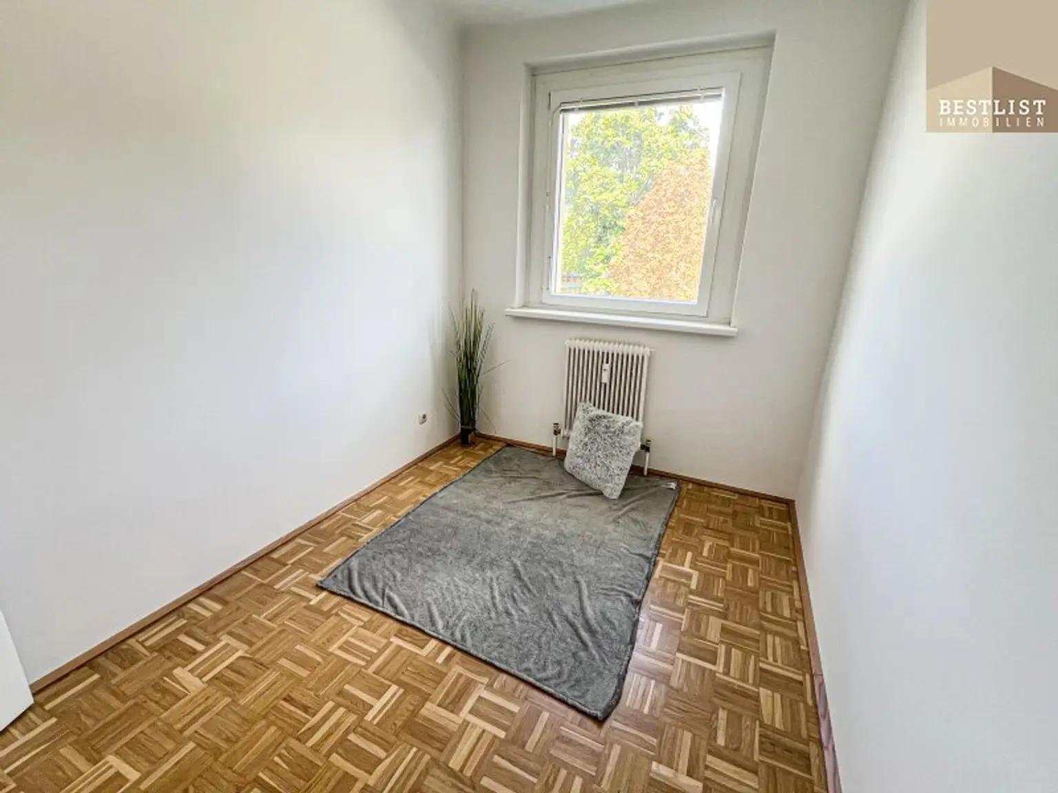 Modernisierte Wohnung mit sonniger Loggia!