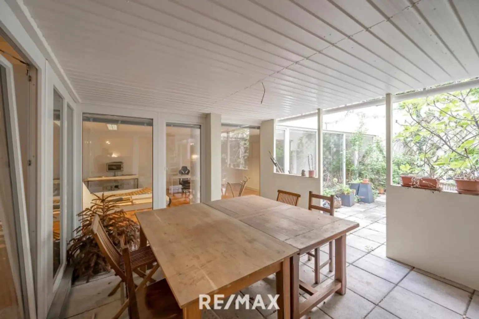 Traumhafte 6 - Zimmer - Wohnung / Büro mit grünem Innenhof in ruhiger sensationeller Lage in Hernals