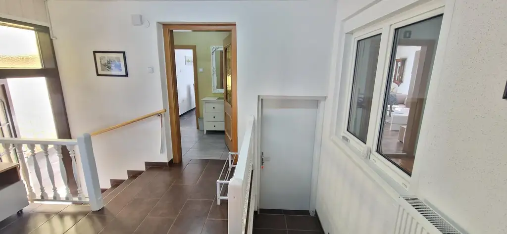 Charmantes, bezugsfertiges Haus mit Garten, Sommerküche und Gästezimmer