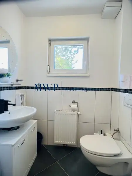 Freistehendes Einfamilienhaus mit 6-Zimmern plus Keller in Esslinger Ruhelage – diskret gelegen auf Eigengrund