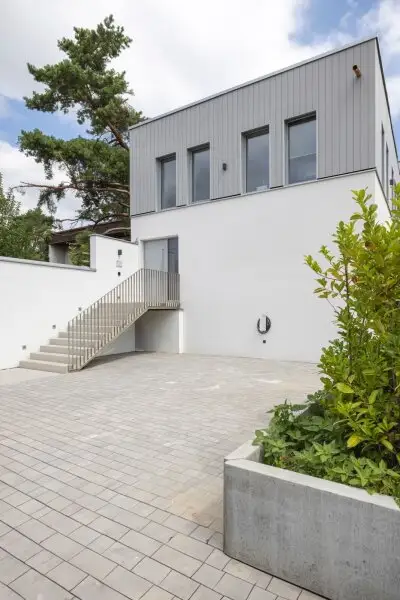 Moderne Bürohaus bzw. Praxisgemeinschaft mit Topausstattung auf Eigengrund