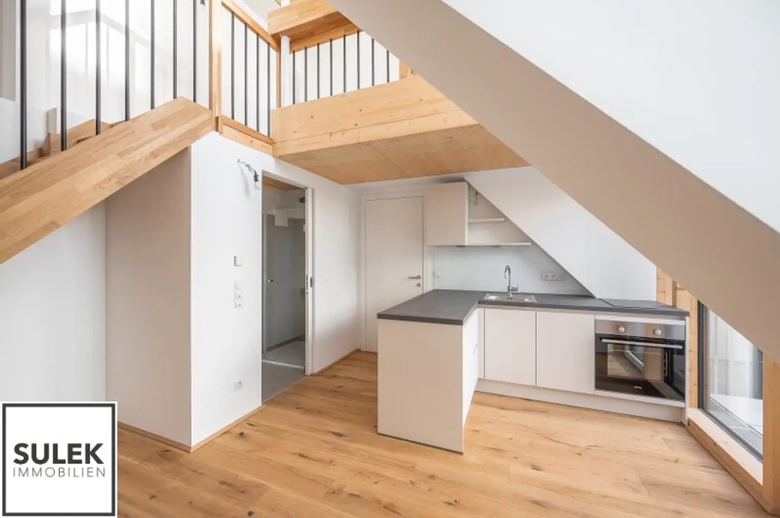 lichtdurchflutete und hochwertig ausgestattete Single-DG-Maisonette in der Czerningasse