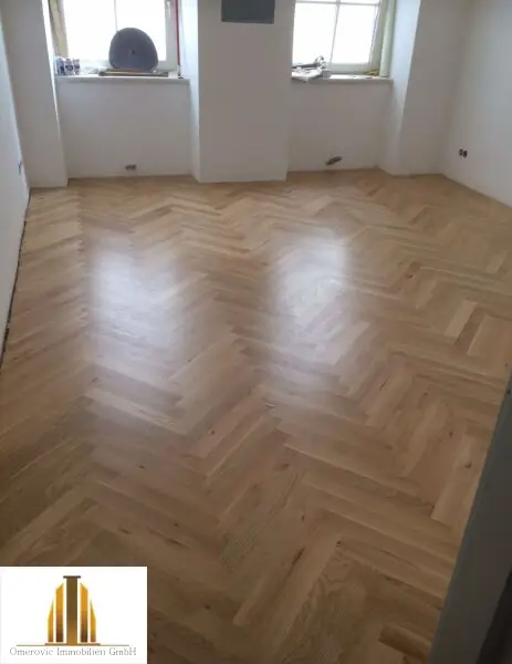 Helle Garconniere mit 2 Zimmer im 2. Lifstock