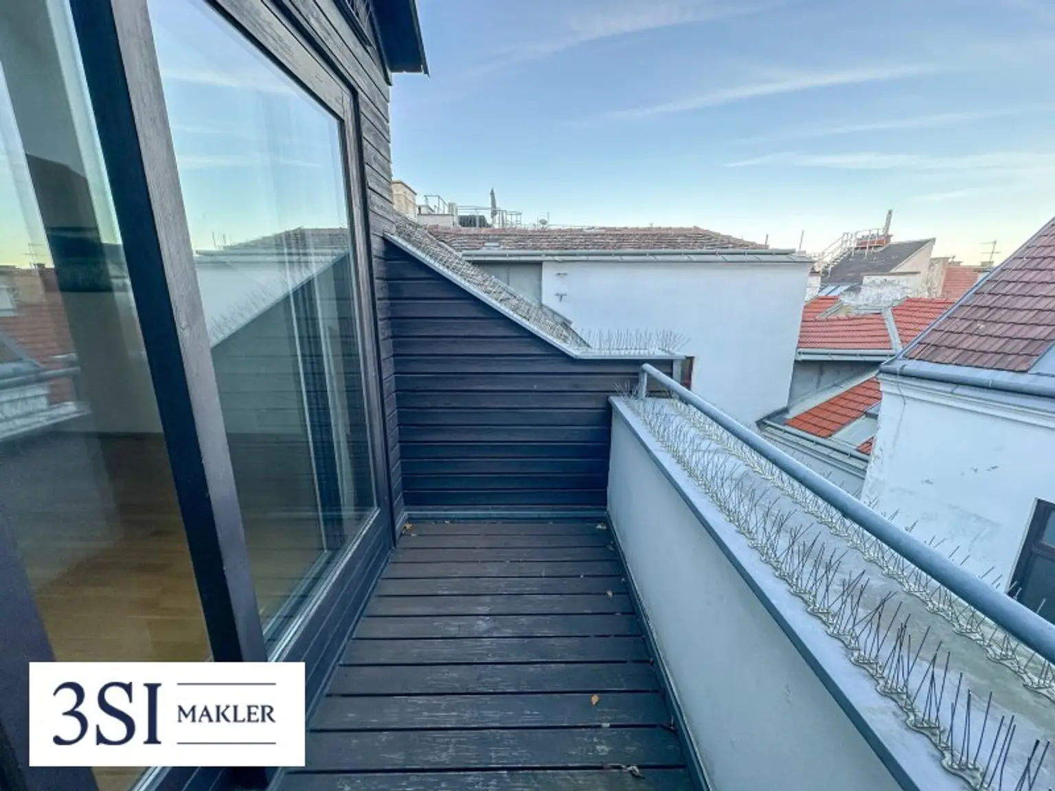 Loft-Feeling in Top-Lage des 16. Bezirks: Stilvolles Wohnen mit Sonnen-Terrasse in den Innenhof