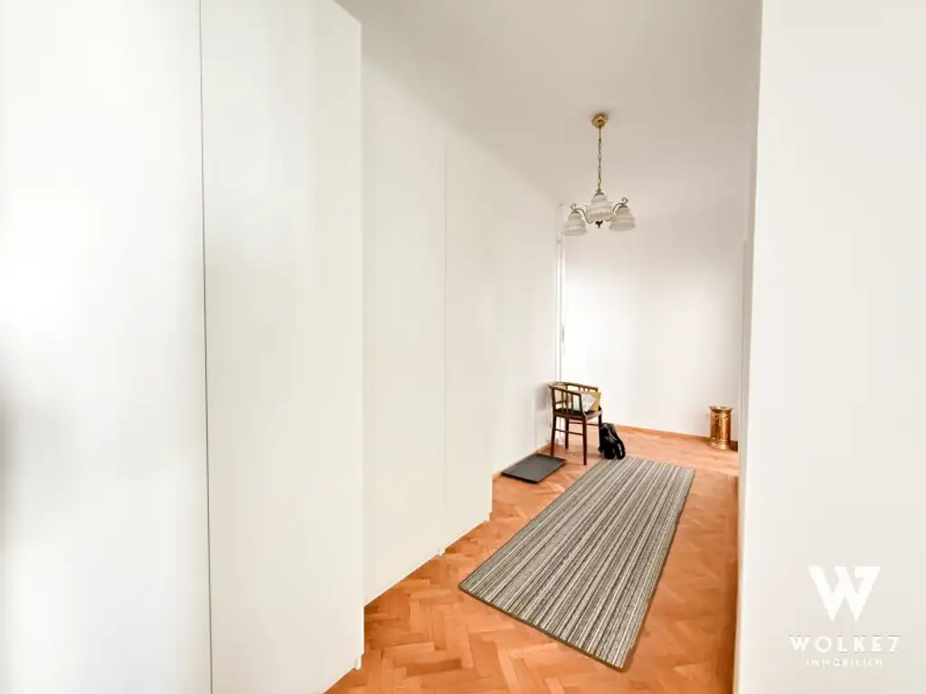 Sonnige, generalsanierte Altbau-Eigentumswohnung mit Lift im 7. Bezirk
