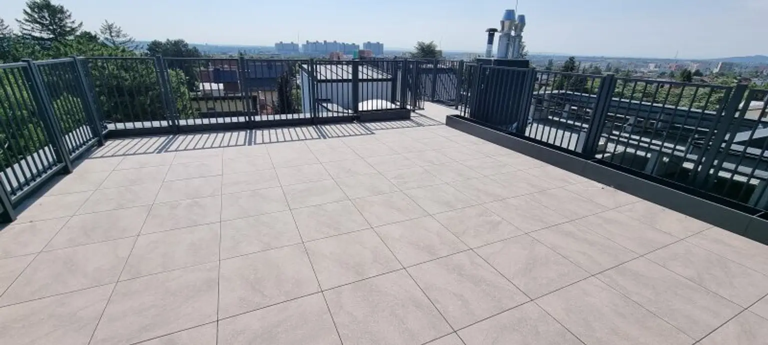 "Provisionsfrei" Traumhafte Dachterrassenwohnung mit Fernsicht in Top-Lage - Erstbezug mit Tiefgarage