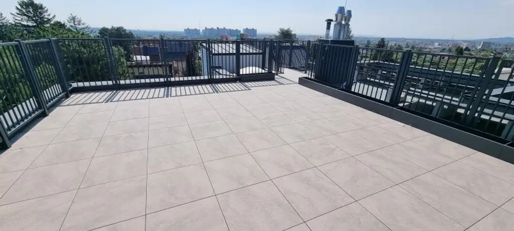 "Provisionsfrei" Traumhafte Dachterrassenwohnung mit Fernsicht in Top-Lage - Erstbezug mit Tiefgarage
