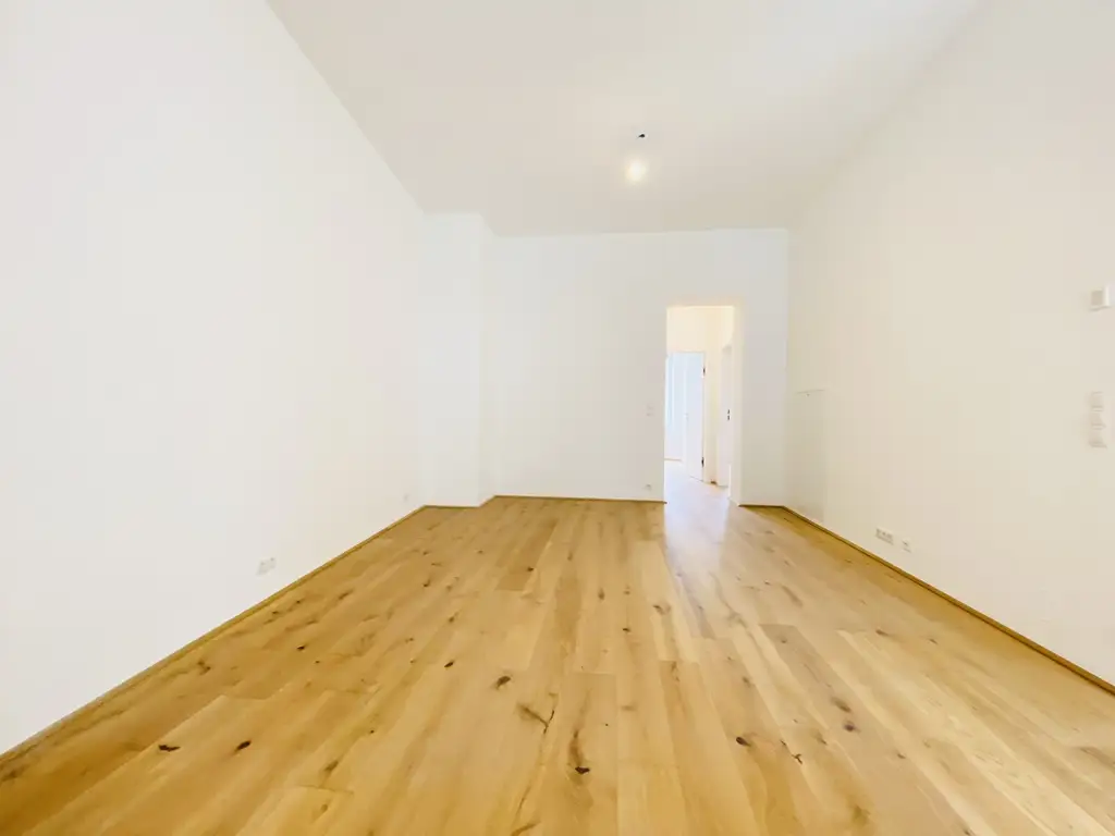 Exklusiver Erstbezug nach Sanierung - 3-Zimmerwohnung mit Freifläche in den ruhigen Innenhof