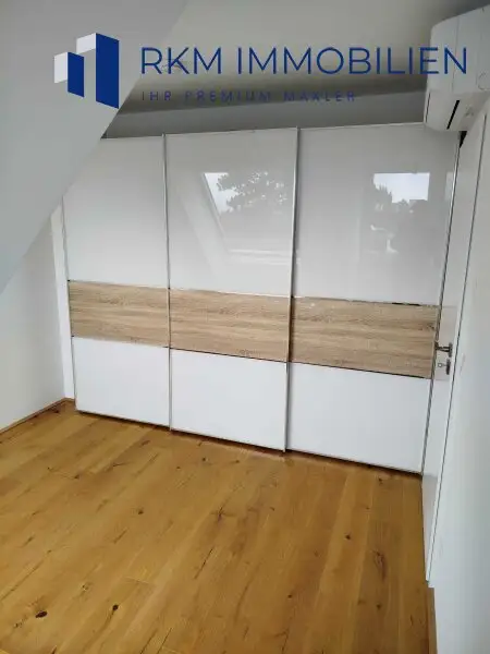 TOP - Neuwertige Dachgeschosswohnung in 1210 Wien – ca. 70 m², 3-Zimmer, ca. 23m² Terrasse und Garagenstellplatz - absolute Ruhelage