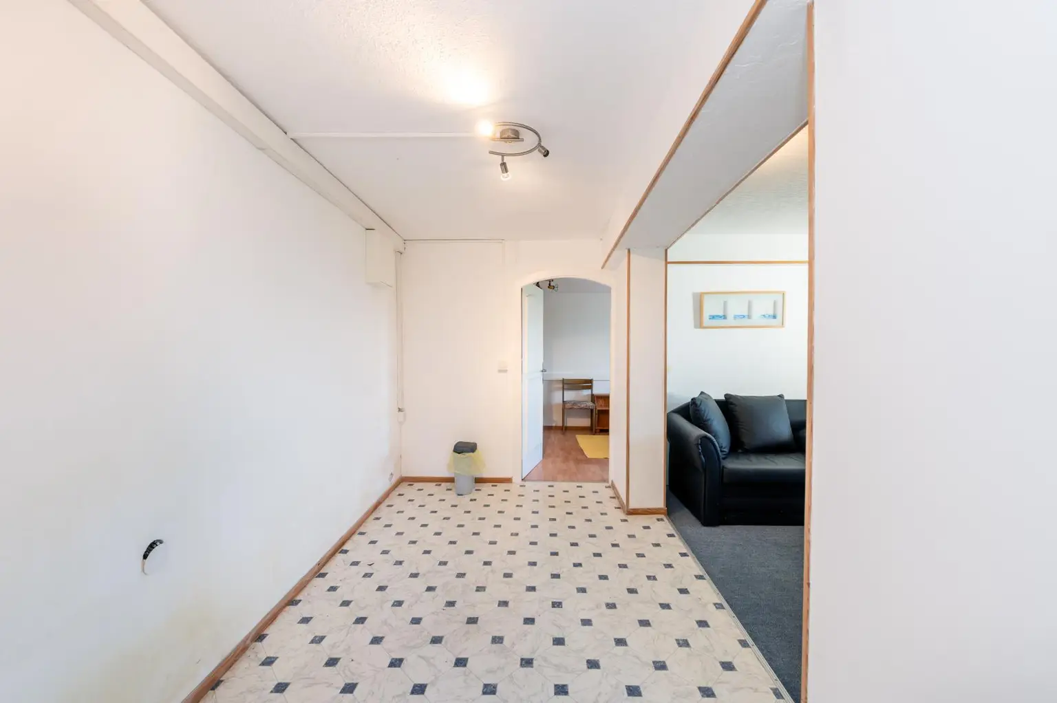 Einfamilienhaus mit Einliegerwohnung, Garage, Carports und Ausblick!