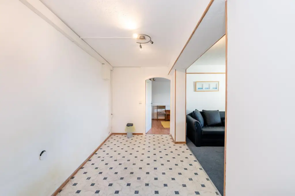 Einfamilienhaus mit Einliegerwohnung, Garage, Carports und Ausblick!
