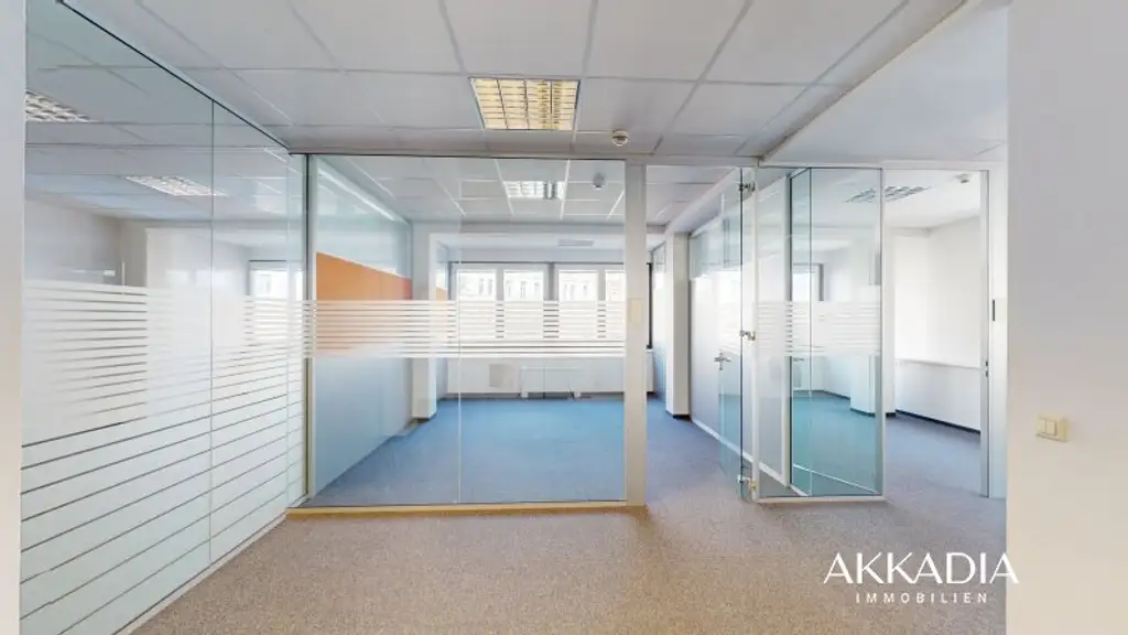 Ihr Arbeitsplatz im Zentrum: Helle Büroflächen mit Entwicklungspotenzial