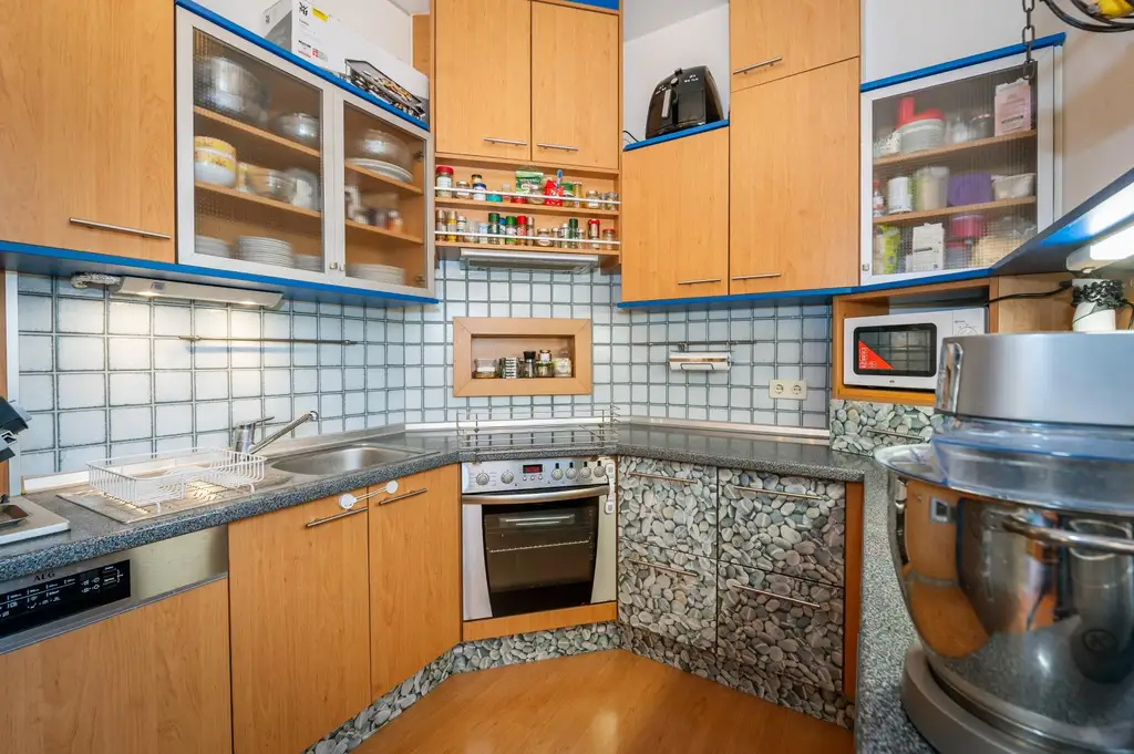 Charmante Maisonette-Wohnung mit Balkon und TG-Parkplatz
