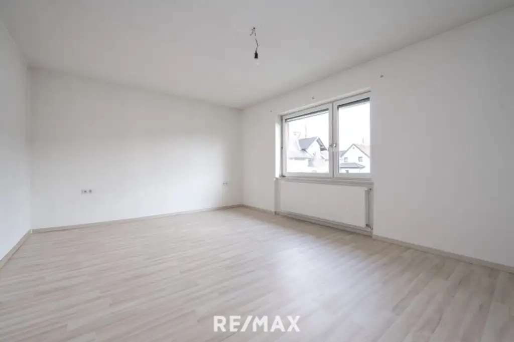 Voll unterkellertes Zweifamilienhaus mit Garten, Carport & Garage in sonniger Zentrumslage von Bad Hall!