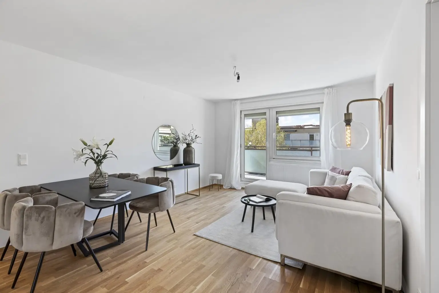 In Kürze frei. 3 Zimmer + Kabinett und 2 große Dachterrassen. Alles wie neu...!!!