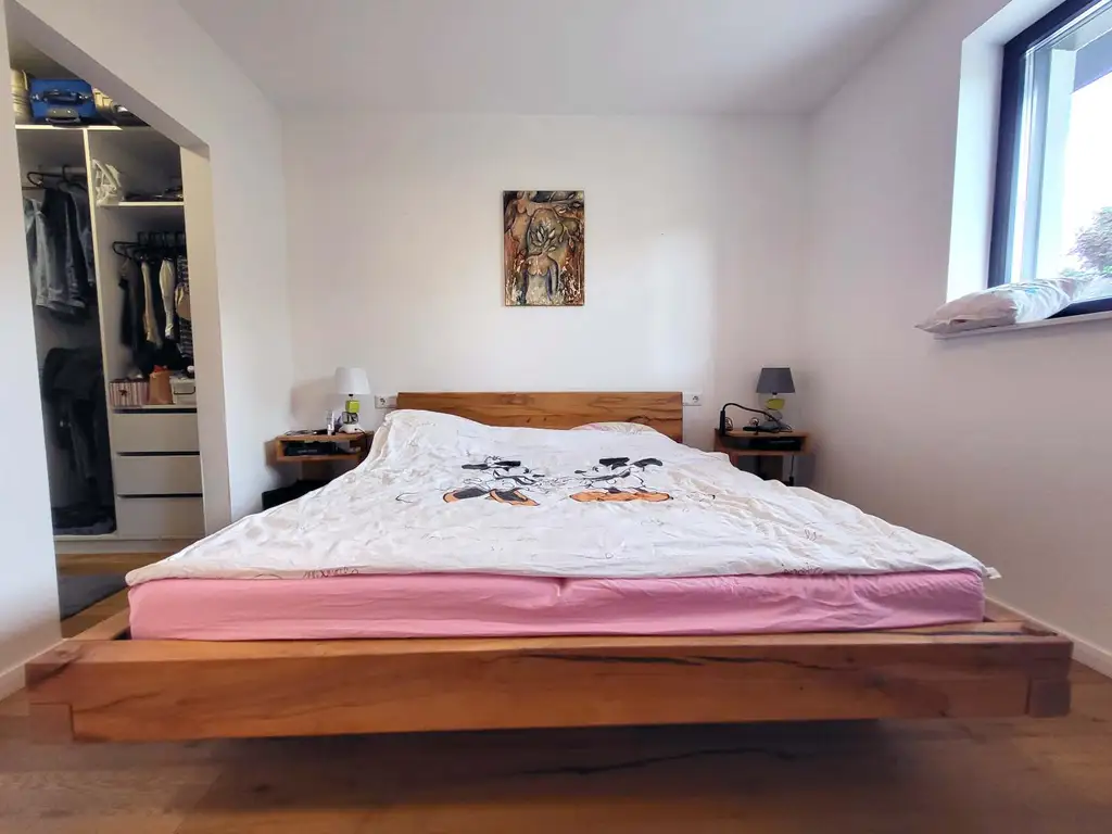 Ihr neues Zuhause: moderne Doppelhaushälfte auf großem Grundstück