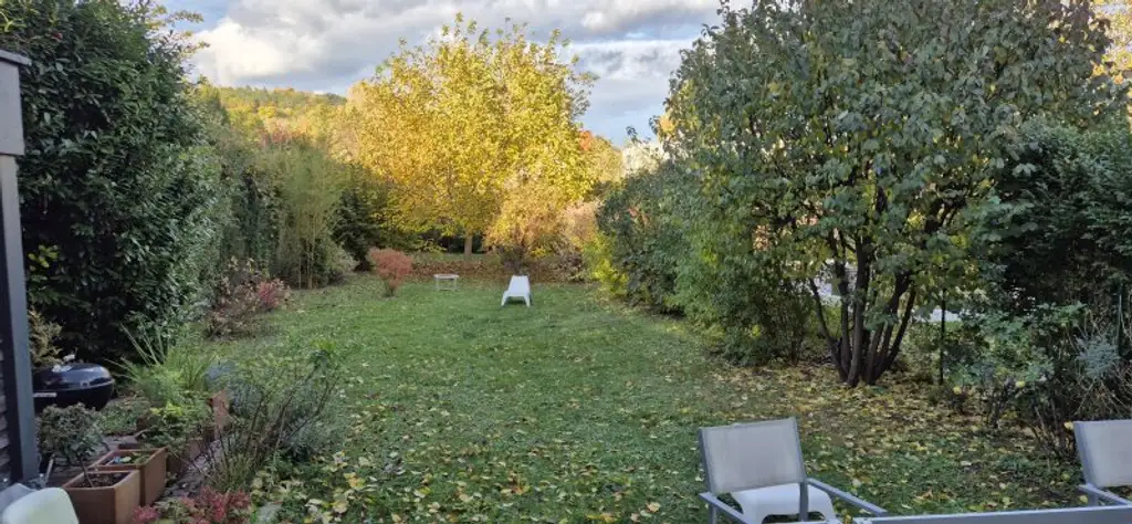 Wien-Strebersdorf: Doppelhaushälfte mit großem Garten am Fuße des Bisambergs