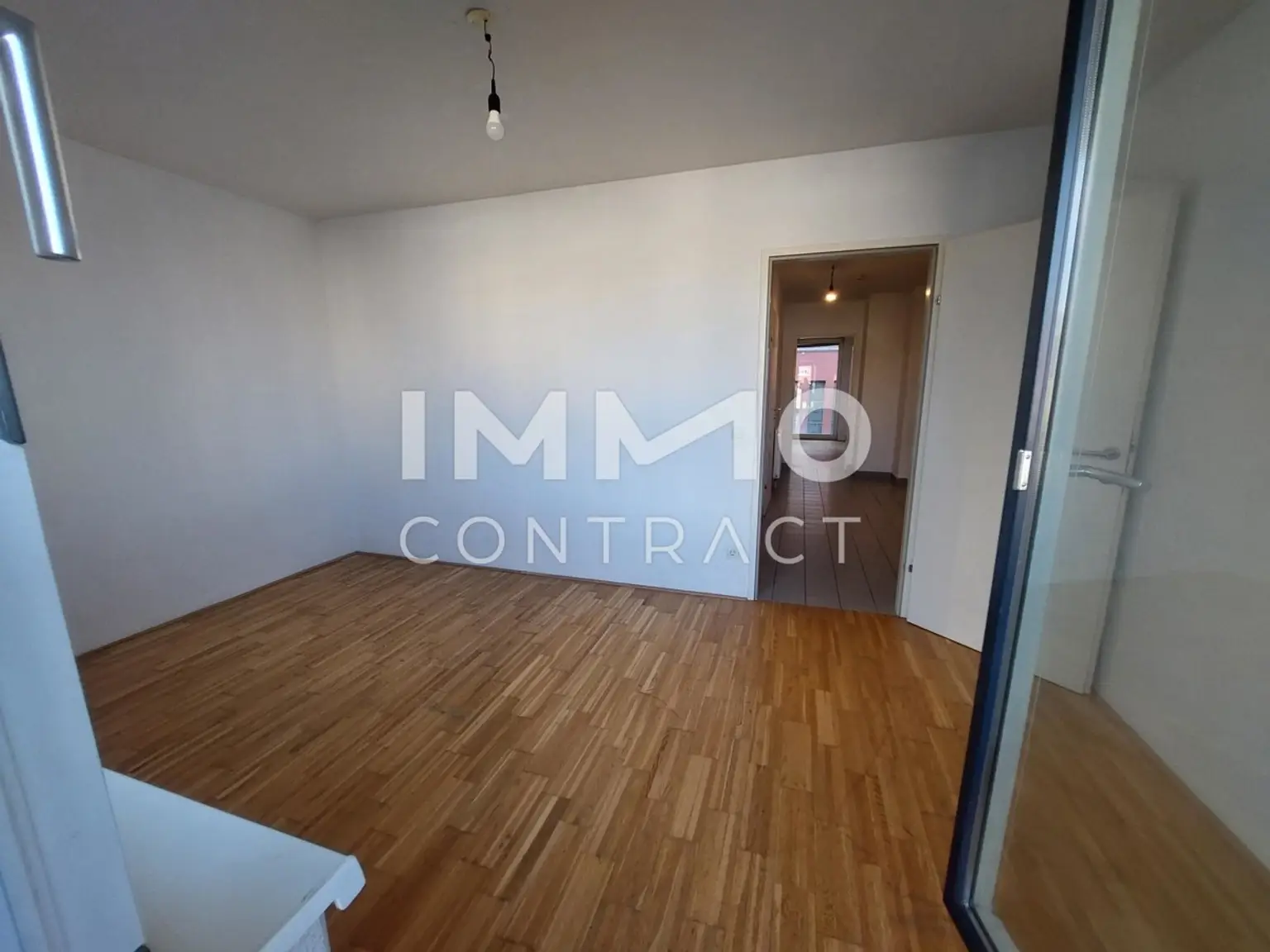 NUR SCHRIFTLICHE ANFRAGEN BITTE. 2-Zimmer-Wohnung mit Balkon in der Wielandgasse