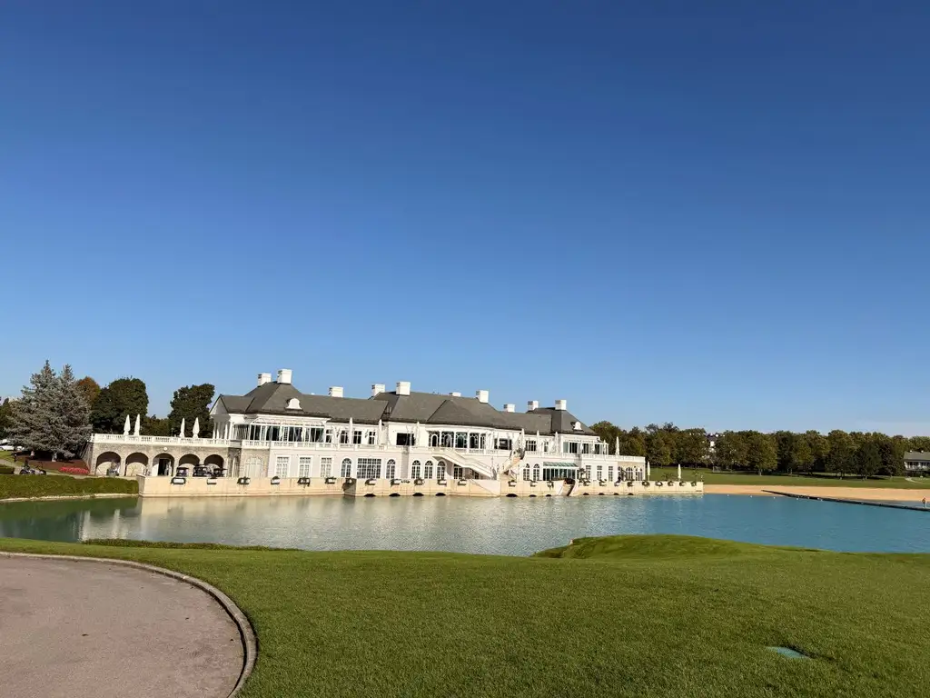 Luxusvilla mit Indoor-Pool im exklusiven FONTANA Wohnpark