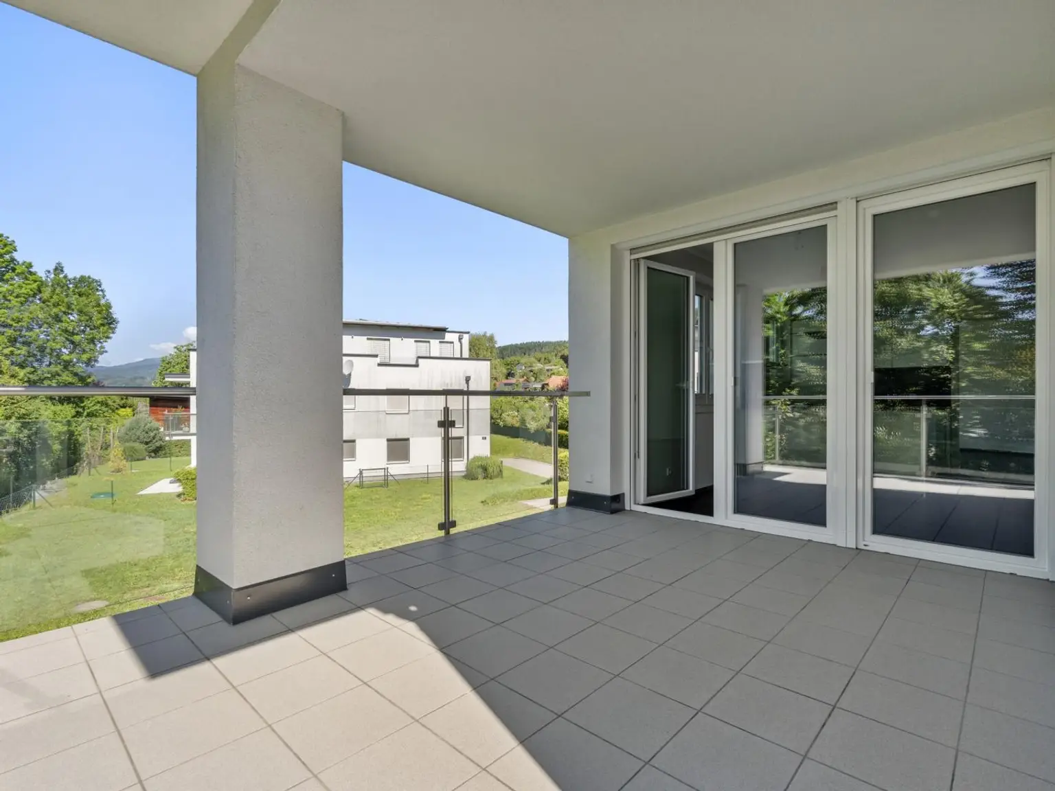 Für Anleger und Eigennutzer: Seenahe, moderne Wohnung mit Terrasse