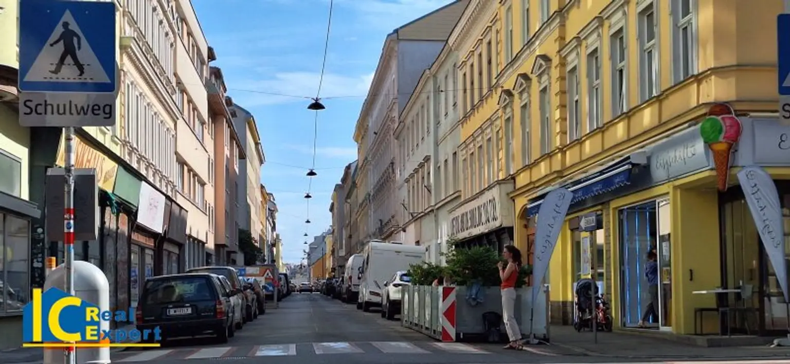 Belebte Kalvarienberggasse