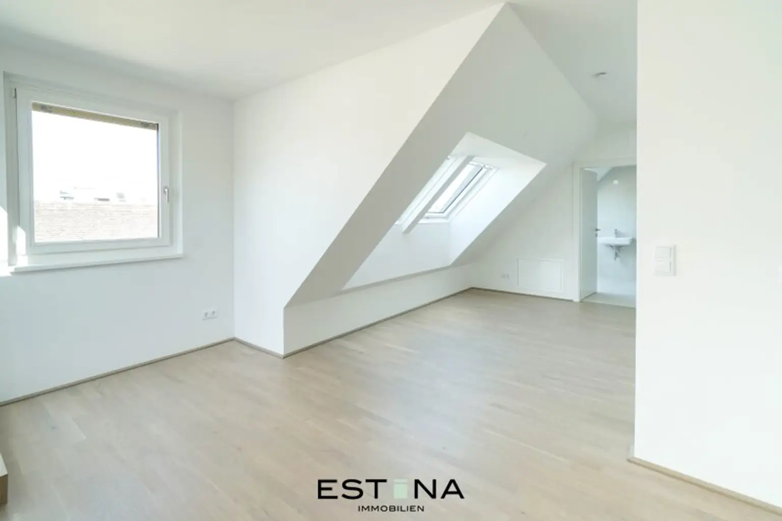 Provisionsfrei, ruhig, zentral & weit oben – Dachgeschoss-Wohnung mit Klasse