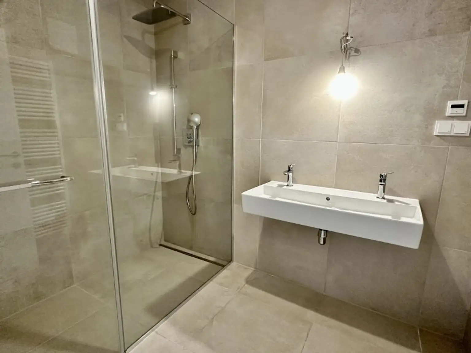 Ihr hochwertiger Erstbezug in U1 Nähe! 2 Terrassen, 2 Badezimmer! Inkl. moderne Markenküche! Provisionsfrei für den Käufer