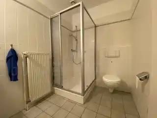 Badezimmer mit Dusche