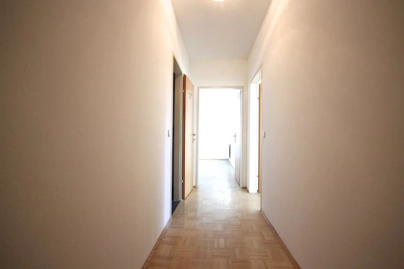 Schöne 2-Zi-Wohnung in Zentrumslage inkl. Tiefgaragenplatz