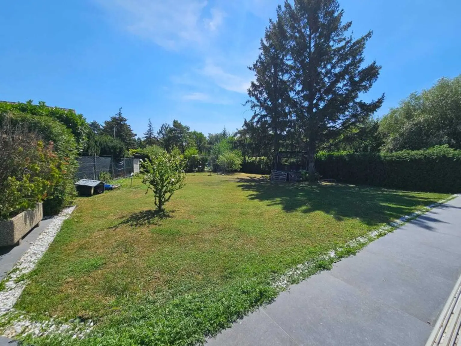 Einfamilienhaus mit hochwertiger Ausstattung | Wintergarten, Pool und ca. 1600m² Eigengrund!