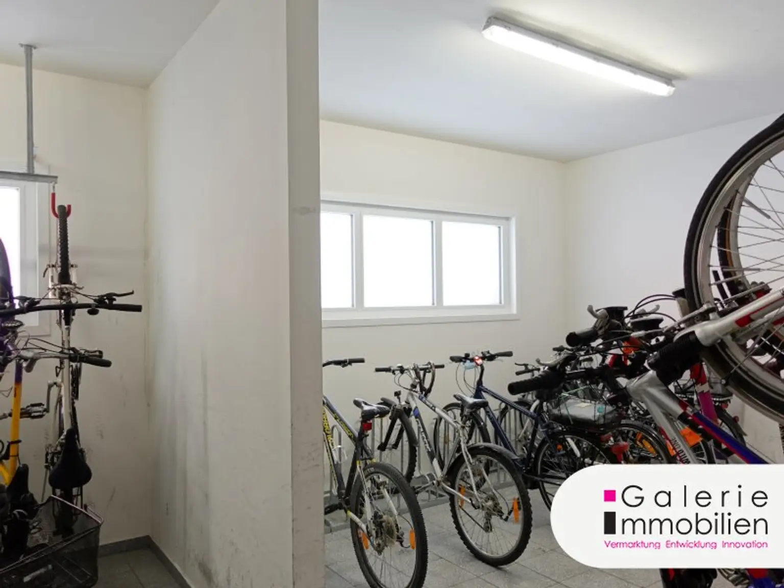 VIDEO: Schöne, helle 3-Zimmer-Loggiawohnung mit Klima, Grünblick, separater Küche, zentral begehbar!