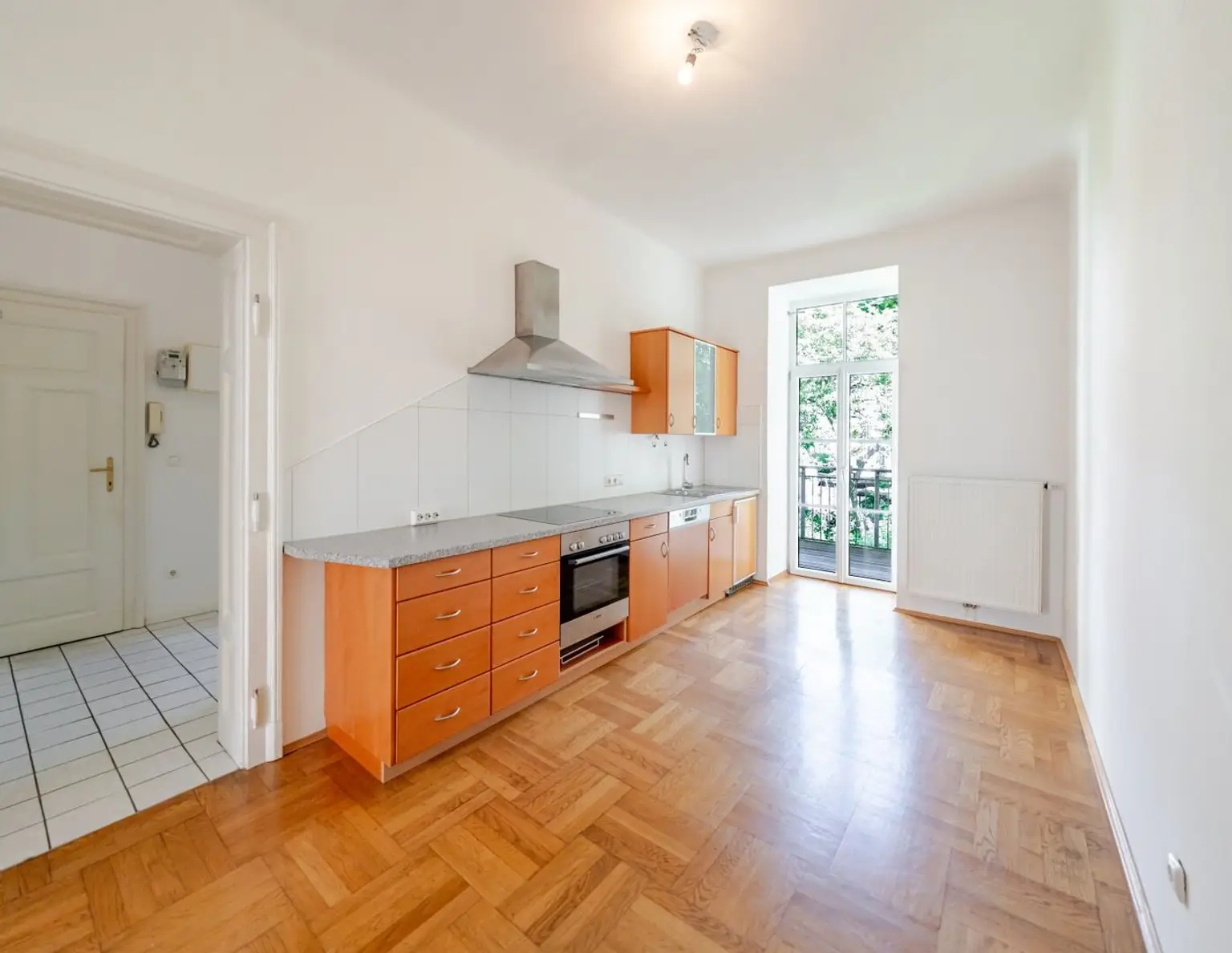Charmante Altbauwohnung in Top-Innenstadtlage am Augarten mit großem Balkon