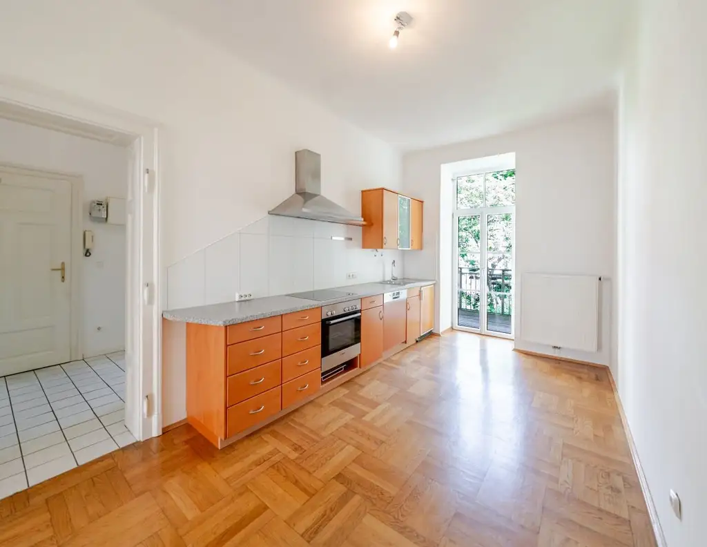 Charmante Altbauwohnung in Top-Innenstadtlage am Augarten mit großem Balkon