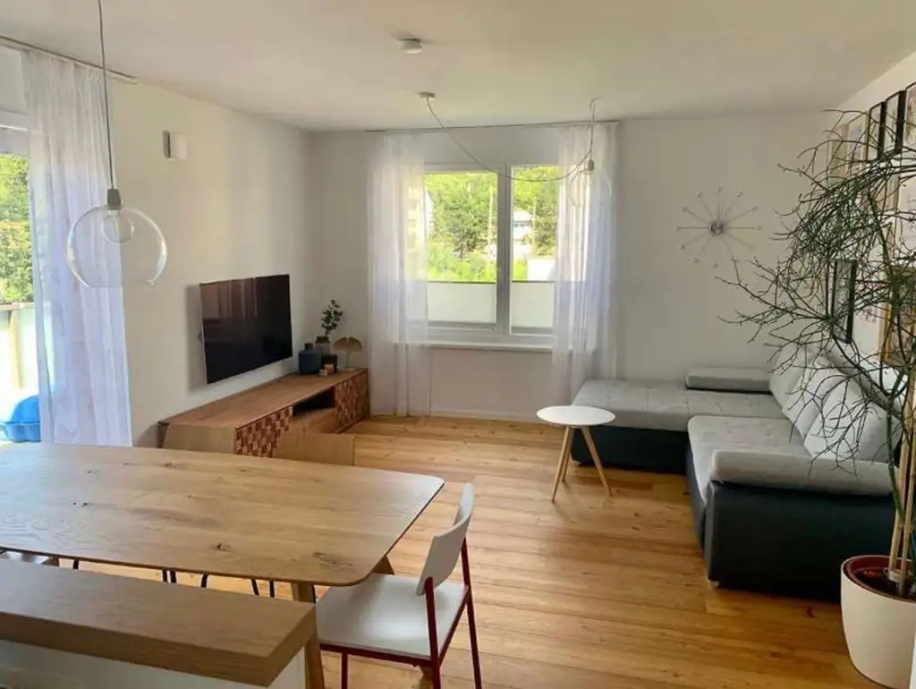Helle 4-Zimmer-Wohnung mit Balkon und Garagenplatz
