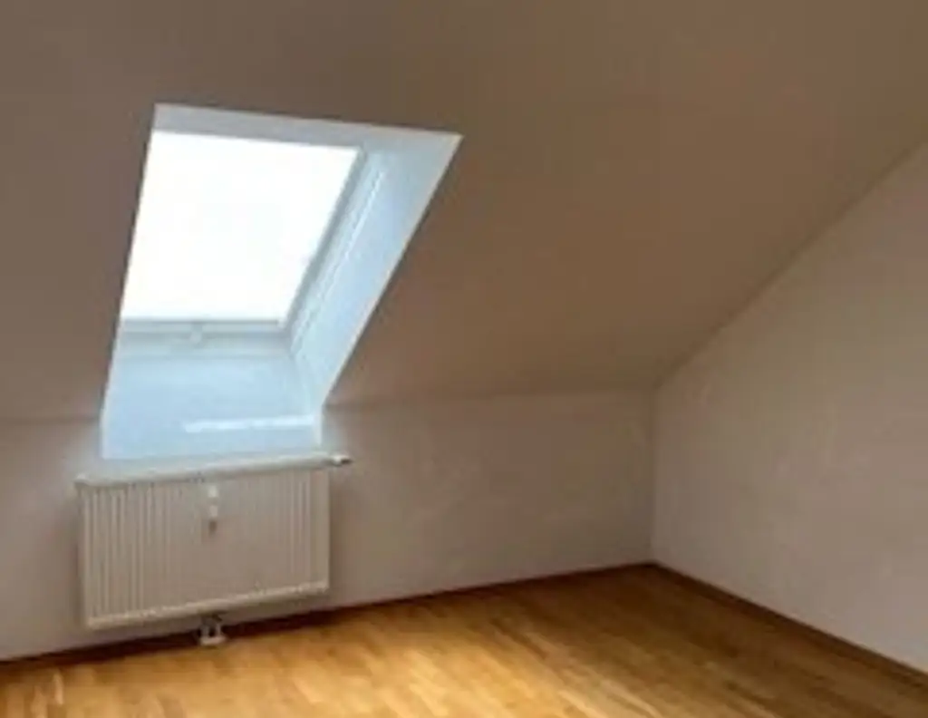 ANLEGERWOHNUNG: Schöne Dachgeschosswohnung, in bester Stadtlage Nähe der Universitäten im Bezirk Graz Leonhard, gepflegt mit guter Ausstattung - 58.85m²