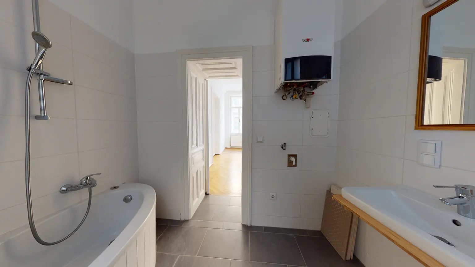 Linke Wienzeile/Proschkegasse: 1 1/2 Zimmer-Altbauwohnung mit U-Bahn Anbindung U4 Pilgramgasse