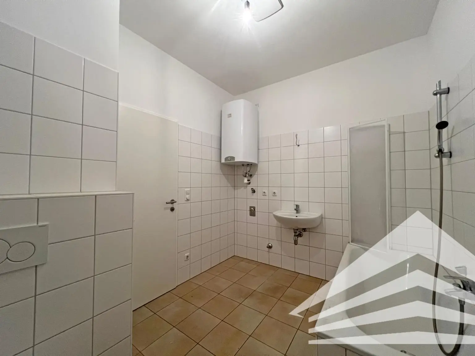 Badezimmer inkl. Wanne und WC